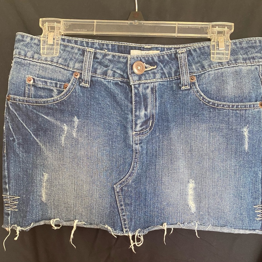 So distressed denim skirt, Sz. 7, gently used